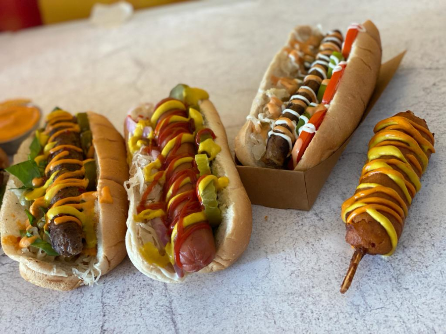 مطعم "نكنيكيتزا" في يافا بإدارة فرج اصرف - أشهى سندويشات النقانق 